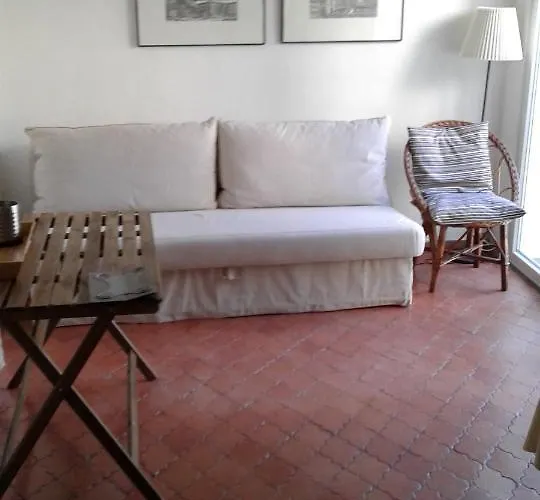 Sunny And Cozy Room Close To Cascais Center